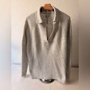 ✨ AMERICAN EAGLE Heather Gray V-Neck Sweater – Cozy Classic Essential ✨